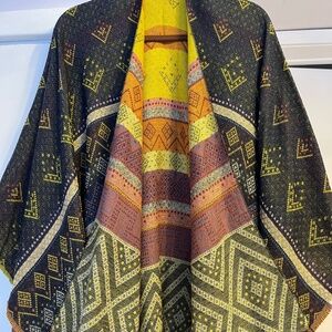 Colourful, cozy shawl/wrap with geometric patterns, reversible, by Lava.
